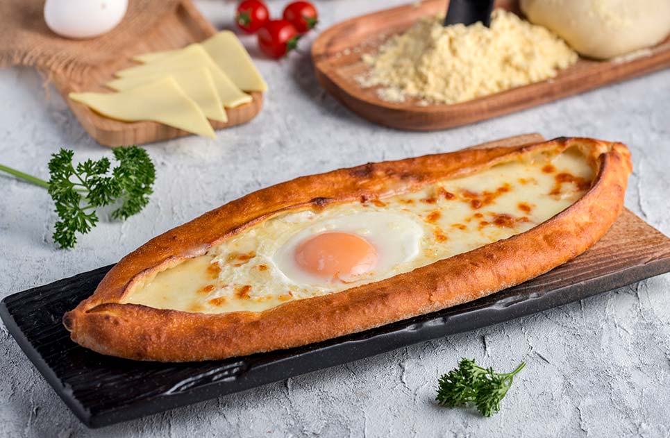 Kaşarlı Yumurtalı Pide